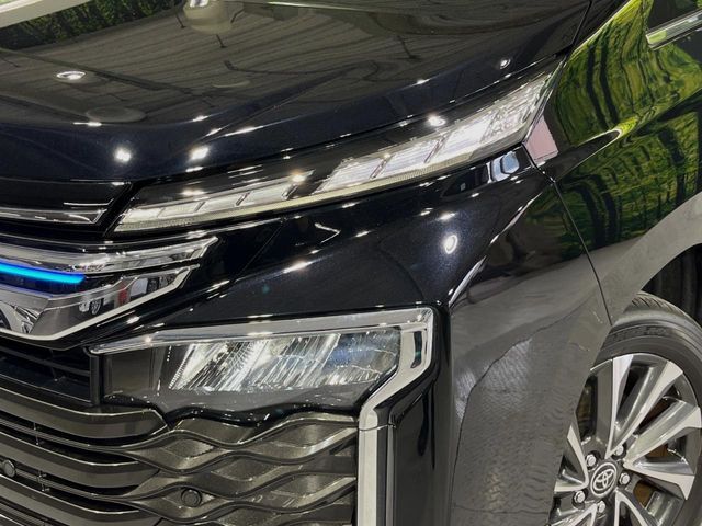 【LEDヘッドライト】悪天候や夜間走行時も良好な視界を確保し安心して運転できる高輝度LEDヘッドライトを装備！点灯速度が早く、消費電力も抑えられています。