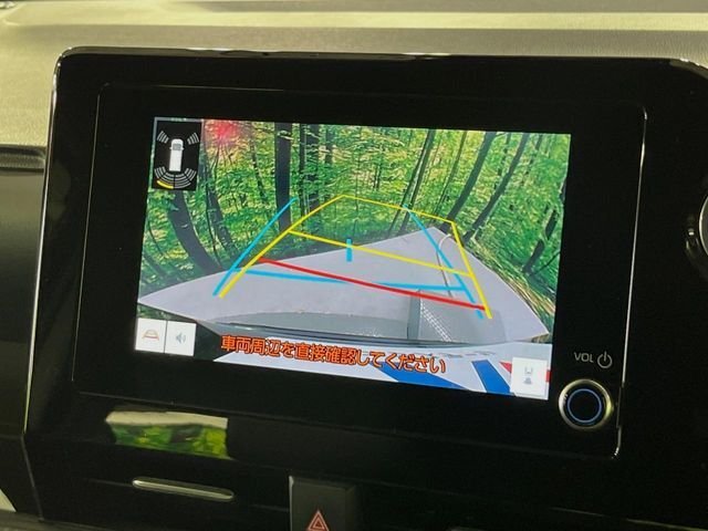 【バックカメラ】駐車時に後方がリアルタイム映像で確認できます。大型商業施設や立体駐車場での駐車時や、夜間のバック時に大活躍！運転スキルに関わらず、今や必須となった装備のひとつです！