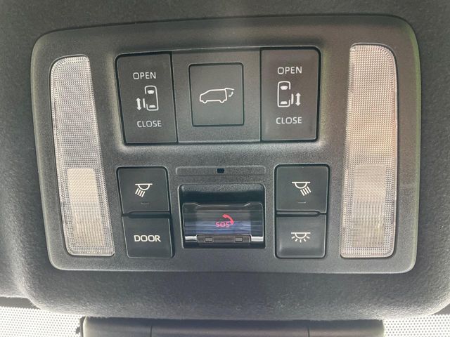 【パワーバックドア】スマートキーや運転席のボタンを押すだけでリアゲートが自動で開閉します！荷物を持っている時や、高い位置にあるバックドアを閉める際に便利な機能です♪