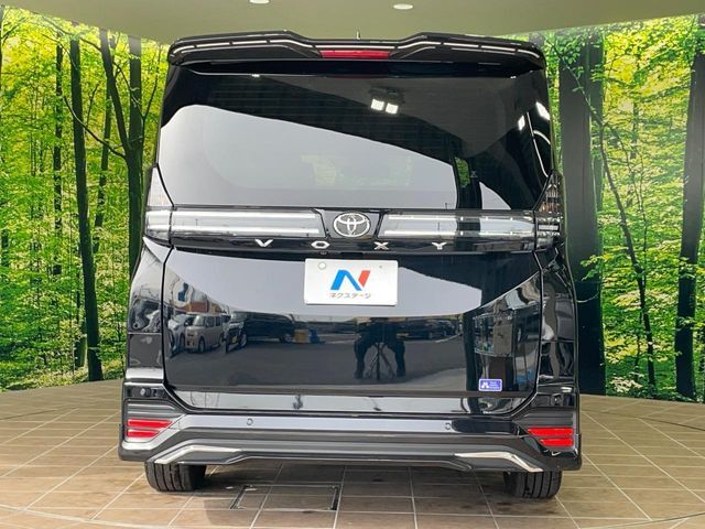 安心の最長10年・走行無制限保証（有償）をご用意。保証内容も充実はもちろん、無料点検＆オイル交換や、年中無休の全国・24時間ロードサービスも付帯されておりますのでご安心下さい。