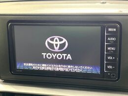 【純正ナビ】人気の純正ナビを装備しております。ナビの使いやすさはもちろん、オーディオ機能も充実！キャンプや旅行はもちろん、通勤や買い物など普段のドライブも楽しくなるはず♪