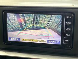 【バックカメラ】駐車時に後方がリアルタイム映像で確認できます。大型商業施設や立体駐車場での駐車時や、夜間のバック時に大活躍！運転スキルに関わらず、今や必須となった装備のひとつです！