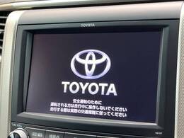 【純正ナビ】人気の純正ナビを装備しております。ナビの使いやすさはもちろん、オーディオ機能も充実！キャンプや旅行はもちろん、通勤や買い物など普段のドライブも楽しくなるはず♪