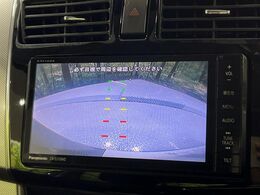 【バックカメラ】駐車時に後方がリアルタイム映像で確認できます。大型商業施設や立体駐車場での駐車時や、夜間のバック時に大活躍！運転スキルに関わらず、今や必須となった装備のひとつです！