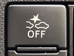 【スマートアシスト】走行中に前方の車両等を認識し、衝突しそうな時は警報とブレーキで衝突回避と被害軽減をアシスト。より安全にドライブをお楽しみいただけます。