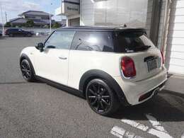 徳島県にて輸入車ディーラーを30年以上運営してきた『ノヴィルグループ』ならではの、安心整備（バッテリー新品交換など）にてお客様にご納車させて頂きます。