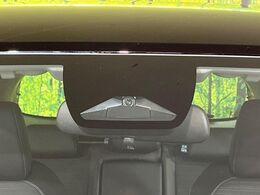 【ホンダセンシング】走行中に前方の車両等を認識し、衝突しそうな時は警報とブレーキで衝突回避と被害軽減をアシスト。より安全にドライブをお楽しみいただけます。