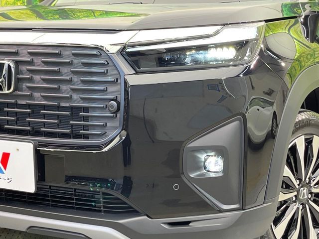【LEDヘッドライト】悪天候や夜間走行時も良好な視界を確保し安心して運転できる高輝度LEDヘッドライトを装備！点灯速度が早く、消費電力も抑えられています。