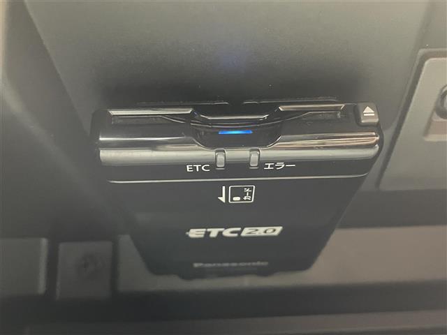 【ETC2.0（DSRC）】ETCカードを挿入すれば料金所はノンストップで通過できます。ETC限定の割引や、高速道路の情報提供サービスを利用できます。
