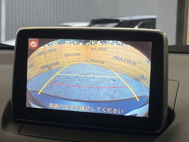【バックカメラ】駐車時に後方がリアルタイム映像で確認できます。大型商業施設や立体駐車場での駐車時や、夜間のバック時に大活躍！運転スキルに関わらず、今や必須となった装備のひとつです！