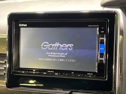【純正ナビ】人気の純正ナビを装備しております。ナビの使いやすさはもちろん、オーディオ機能も充実！キャンプや旅行はもちろん、通勤や買い物など普段のドライブも楽しくなるはず♪