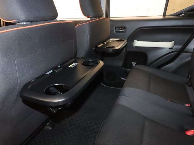 お車のご購入は　カーセブンメガ三郷店にお任せ！入庫の流通がシンプルでおトクな下取り車、買取車が多数在庫！また、とても魅力的なオークションカーも勢ぞろい♪広大な展示場に300台以上の在庫がございます♪