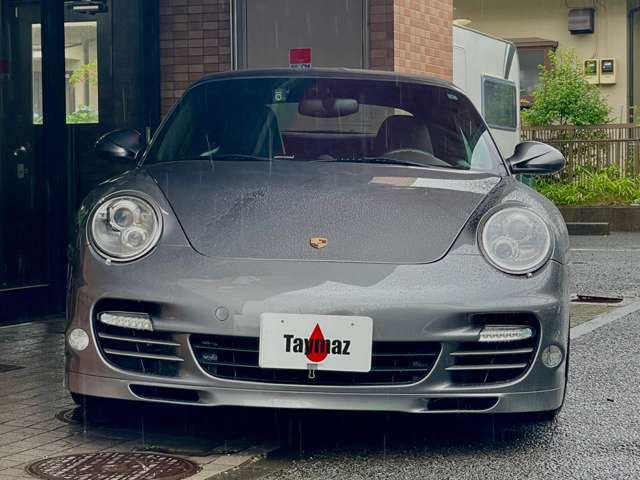 997最終年式である2012年式。既に13年も経過したとは思えませんが、古き良きポルシェの最終完成形。