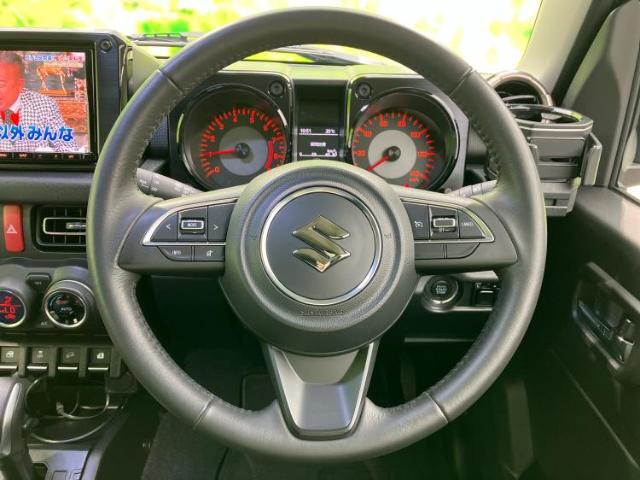 WECARSの展示場では実際に見て、触ってお車をお選びいただけます！知識の豊富な営業スタッフが様々なカーライフをご提案いたします！