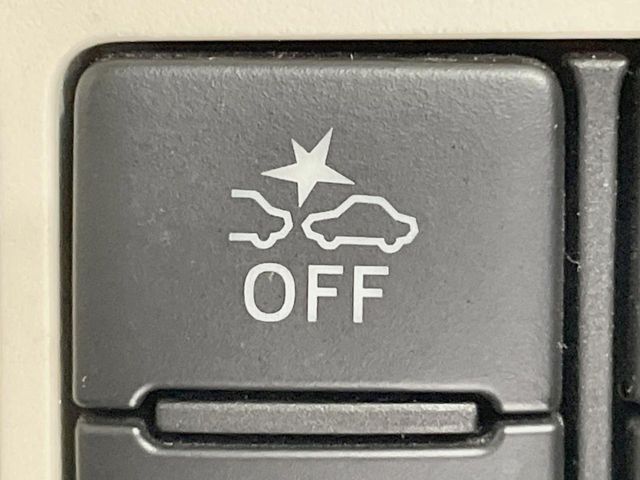 【スマートアシスト】走行中に前方の車両等を認識し、衝突しそうな時は警報とブレーキで衝突回避と被害軽減をアシスト。より安全にドライブをお楽しみいただけます。