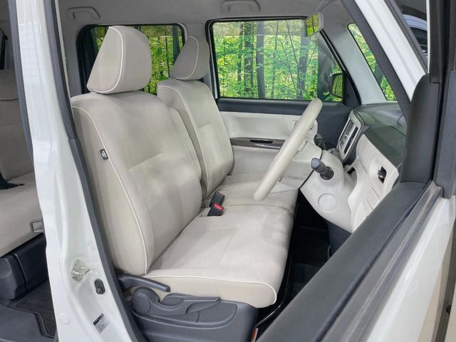 運転席シート廻りは使用感も少なく、良好な状態となっています。丁寧に使われていたことがよくわかりますね。