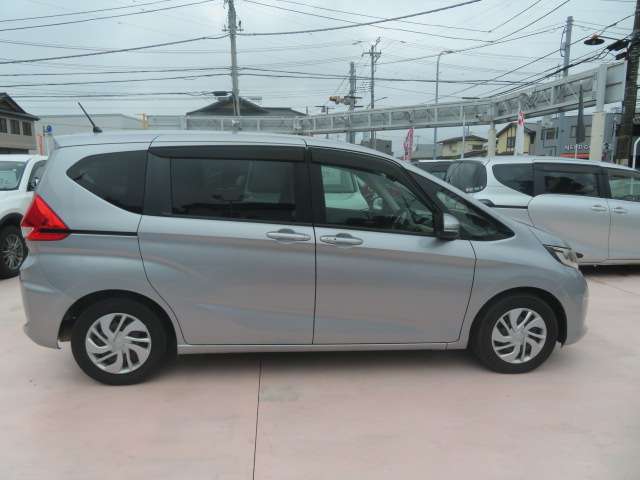 横からの外装の画像です！入れ替わりが早いので気になるお車が御座いましたら、すぐにお問合せ下さい！