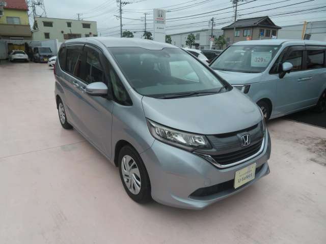 右前からの画像です！お車の事でしたらお任せ下さい！