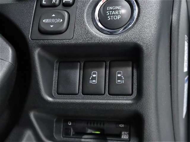 電動のスライドドアで楽々スムース！運転席からも開閉の操作もできます♪キーのスイッチひとつで自動開閉できる便利な機能もついてます♪