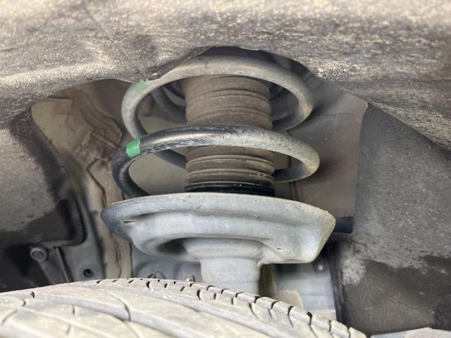 お車を安心してお乗りいただく為には、足回りの定期点検が欠かせません。サービスサポート（有償保証）では無料点検もご提供しており、安心のカーライフをお過ごしいただけるサポート体制が整っています。