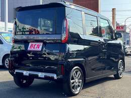 内装はルームクリーニング（室内清掃）後の納車となります♪♪　外装ももちろん磨き後の納車となります！！　プロスタッフがまごころ込めて仕上げます！！