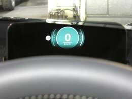 ヘッドアップディスプレイで現在の速度などが確認できます！