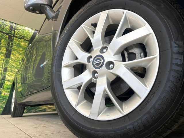 【純正15インチアルミホイール】外観にマッチした純正アルミホイールを装着しております。各種社外アルミホイールや、スタッドレスタイヤも取扱いしております。是非ご相談ください♪