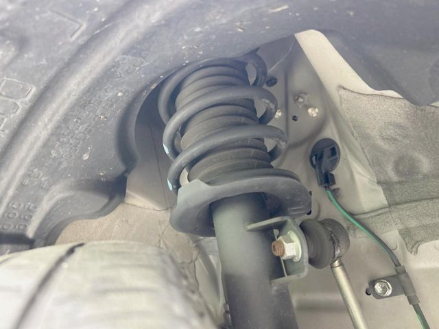 お車を安心してお乗りいただく為には、足回りの定期点検が欠かせません。サービスサポート（有償保証）では無料点検もご提供しており、安心のカーライフをお過ごしいただけるサポート体制が整っています。