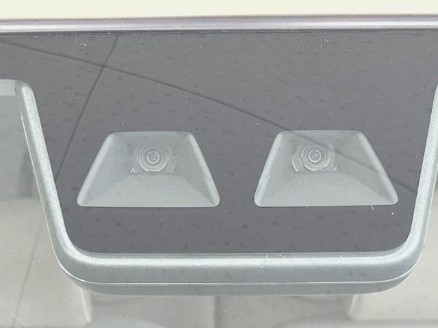 【スマートアシスト】走行中に前方の車両等を認識し、衝突しそうな時は警報とブレーキで衝突回避と被害軽減をアシスト。より安全にドライブをお楽しみいただけます。