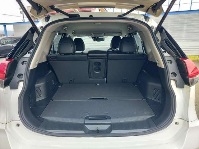 荷室も広々♪お仕事などにも活躍します★