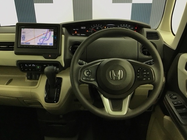 運転しやすいインパネ周りです！見やすいレイアウトで快適なドライブをサポートします！