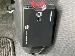 【ETC】高速道路の料金所をストレスなく通過！話題のスポットやサービスエリアに多い「スマートIC」利用時は必須のアイテムです。当店でセットアップを実施、ご納車当日からすぐにご利用いただけます！
