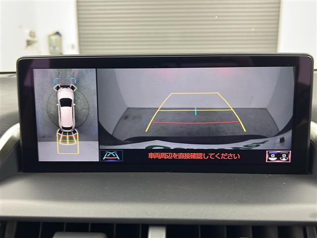 【パノラミックビューモニター】クルマを真上から見下ろした視点で駐車をサポートします！クルマの斜め後ろや真横など、いち早く障害物に気が付くことができます。