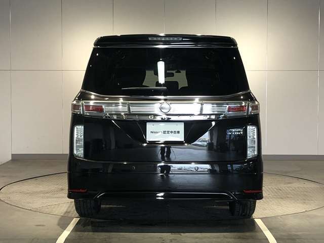 石川日産自動車販売（株）UCARS七尾店は七尾市国分町交差点の近くにあります。赤い看板が目印です☆