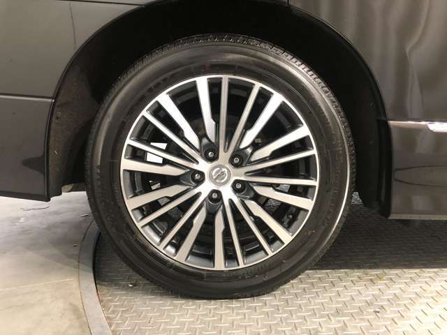 タイヤサイズは225/55R18です☆