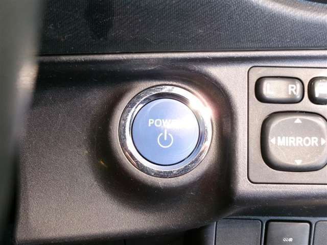 スマートキー装備車なので、キーを取り出さなくてもエンジン始動が可能です。