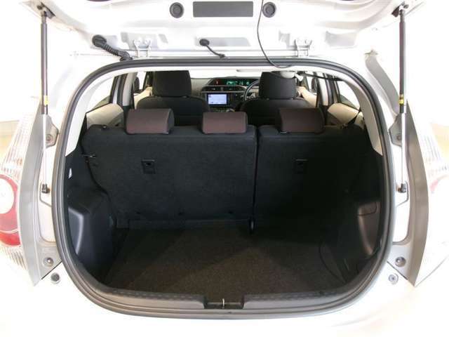 広々としたラゲージスペースを備えています。大きなものや長さのある荷物もしっかりと積み込めます。