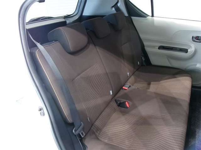 ゆとりある広々とした車内空間は、ドライブを始め買い物やレジャーなど、幅広く活躍します。一人でもみんなとでもお出かけを楽しみましょう！