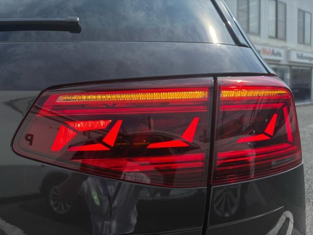ダイナミックターンシグナル。流れるウインカーです。後続車からの視認性を高め安全なドライブをサポートします。