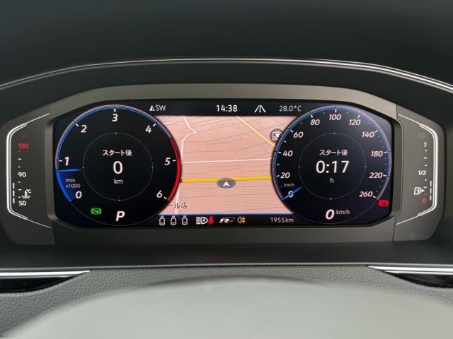 大型ディスプレイによるフルデジタルメータークラスター「デジタルコックピット」採用。VWが誇る先進装備が、快適なドライビングをサポートします。