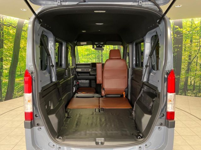 普段のお買い物や通勤、送迎等に十分な荷室スペースを確保しております。セカンドシートを倒すと、大きな荷物の積載も可能です♪