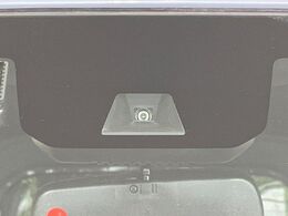 【ホンダセンシング】走行中に前方の車両等を認識し、衝突しそうな時は警報とブレーキで衝突回避と被害軽減をアシスト。より安全にドライブをお楽しみいただけます。