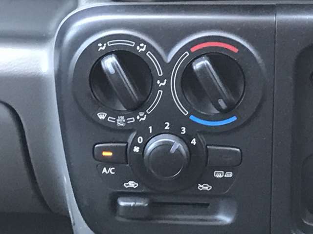 エアコン付きですので車内はいつでも快適に。