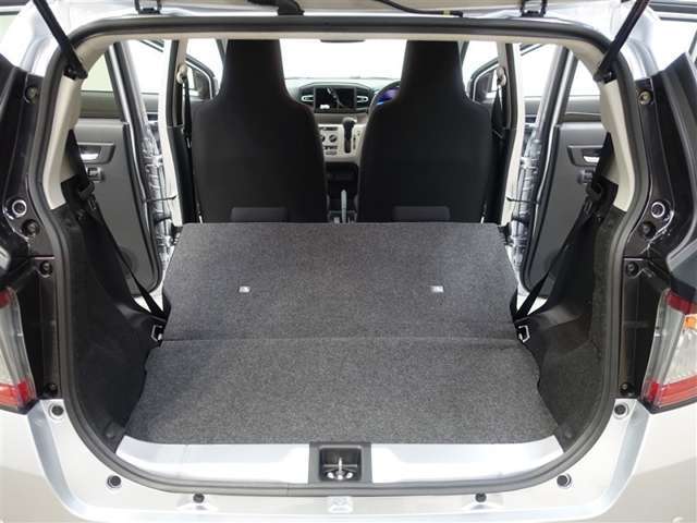 シートアレンジで荷室を拡大。大きな荷物もお任せください！
