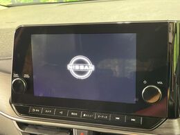【メーカー9インチナビ】インテリアに溶け込むスタイリッシュな「専用設計」メーカーナビを装備♪視認性や操作性など基本性能にも優れ、より上質なカーライフをお楽しみいただけます。