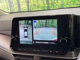 【アラウンドビューモニター】専用のカメラにより、上から見下ろしたような視点で360度クルマの周囲を確認することができます☆死角部分も確認しやすく、狭い場所での切り返しや駐車もスムーズに行えます。