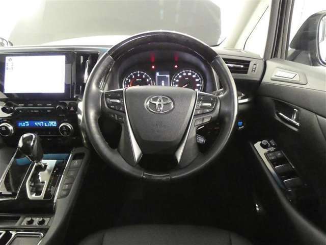 見通しのよいすっきりとした視界で、誰でも運転しやすいです。運転のしやすさは疲れにくさにも繋がりますよ♪