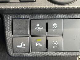 【スマートアシスト】走行中に前方の車両等を認識し、衝突しそうな時は警報とブレーキで衝突回避と被害軽減をアシスト。より安全にドライブをお楽しみいただけます。