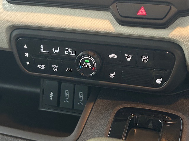 空気浄化や脱臭効果のあるプラズマクラスター技術を搭載したオートエアコンです。お好みの温度を設定すると自動で温度や風量を調整します。