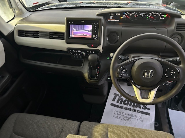 【HondaSENSING】衝突を予測してブレーキをかけたり、前のクルマとちょうどいい距離でついていったりできる多彩な安心・快適機能を搭載した先進の安全運転支援システムです。